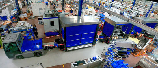 Industry Train IT820 load train with Jungheinrich EZS 7280 tow tractor