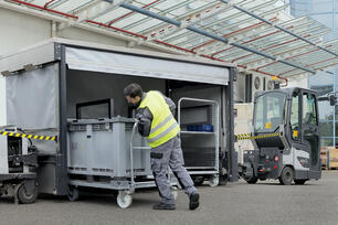 E-frame load carrier