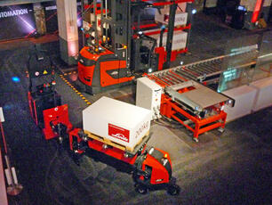 Roller conveyor belt - goods carrier