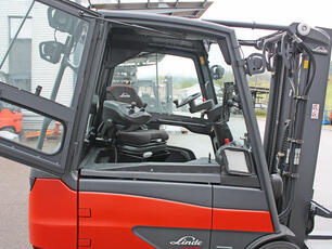 Electro forklift truck with panoramic seat