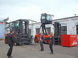 Rotating and elevating cabin for Linde heavy forklift truck series 1401