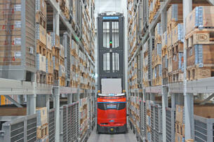 Fully automated narrow-aisle stacker FK600