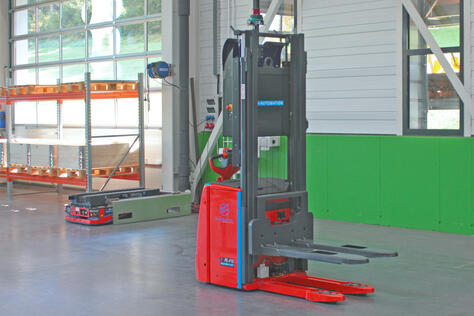 Factory Lift FL400: Automated high lift stacker with 2-way drive/steering system