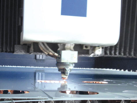 Laserschneidanlage Trumpf TruLaser 5040 fiber mit einem leistungsstarken 5 kW Festkörperlaser