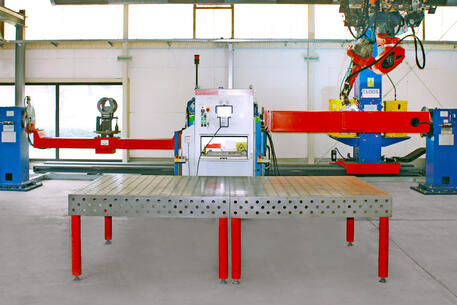 Cloos welding robot with 2 work-piece positioners