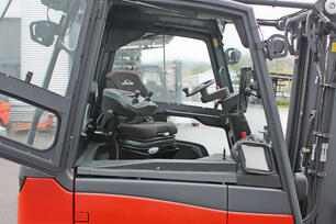 Panoramic seat for forklift trucks